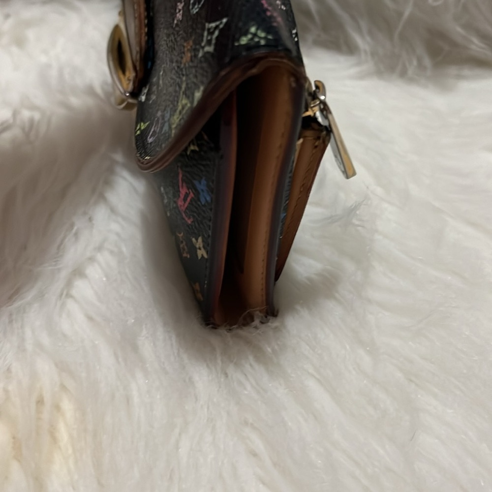 Louis Vuitton wallet, used, but still has a lot of life. 100% authentic. MI0068 - Picture 6 of 16